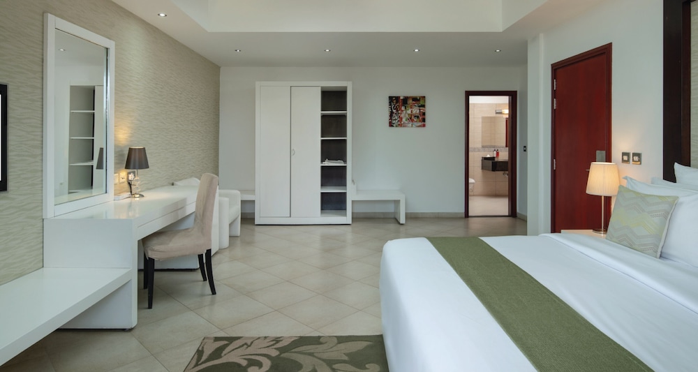 Peninsula Hotel Dar es Salaam 11/60