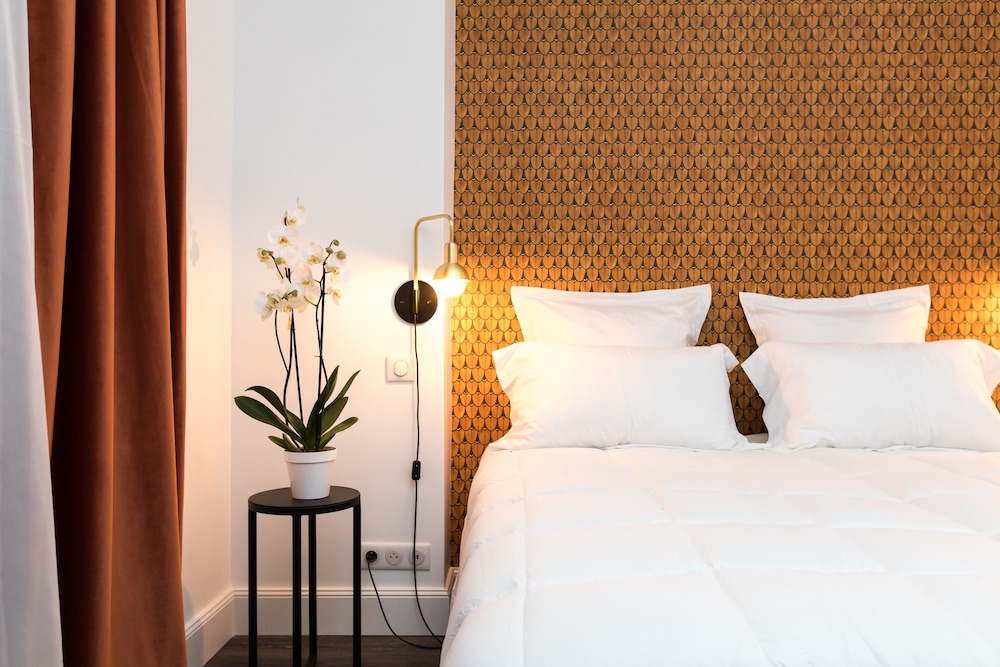 SUPERIOR, DOUBLE BED