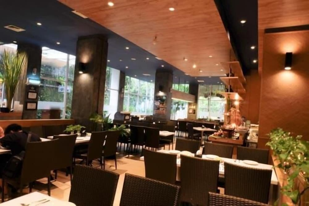 Deka Hotel Surabaya HR Muhammad 35/50