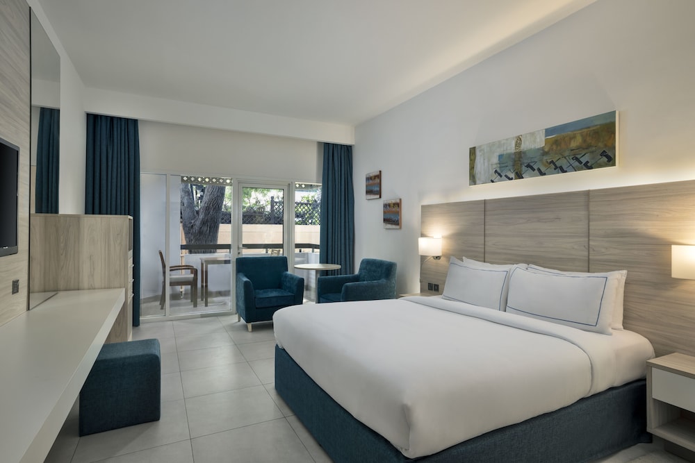 Al Habtoor Grand Resort, Autograph Collection 17/75