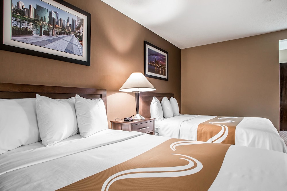 Quality Inn Elgin I-90 12/41