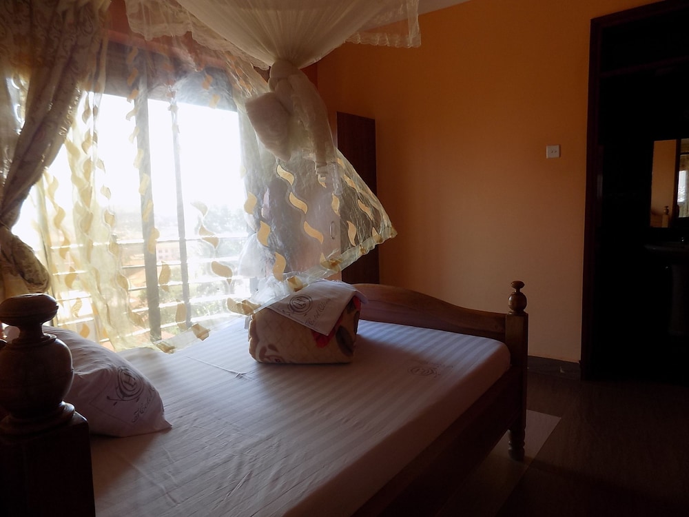 Olina Hotel And Apartments 12/38