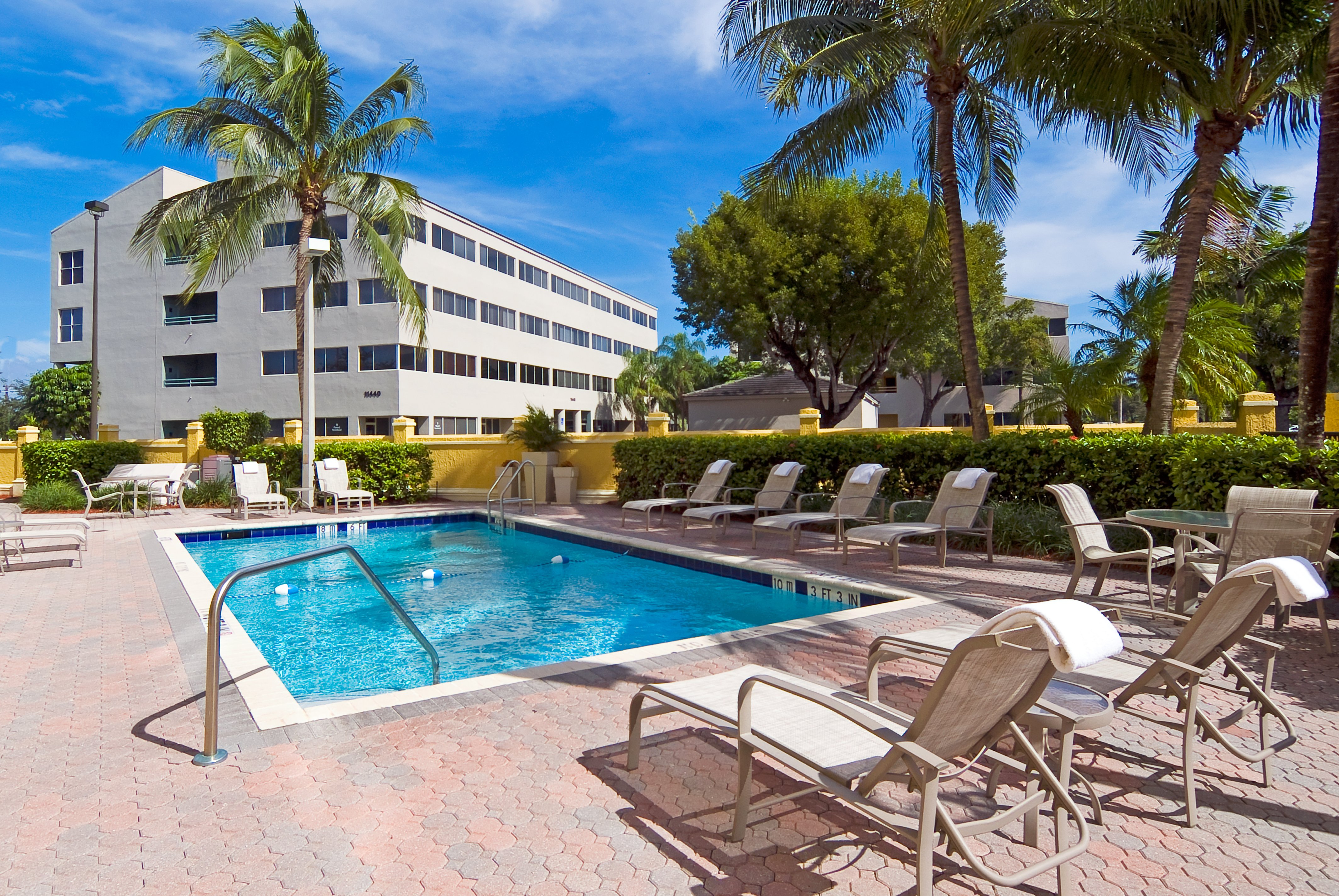 Holiday Inn Express And Suites Kendall East Miami 41/45