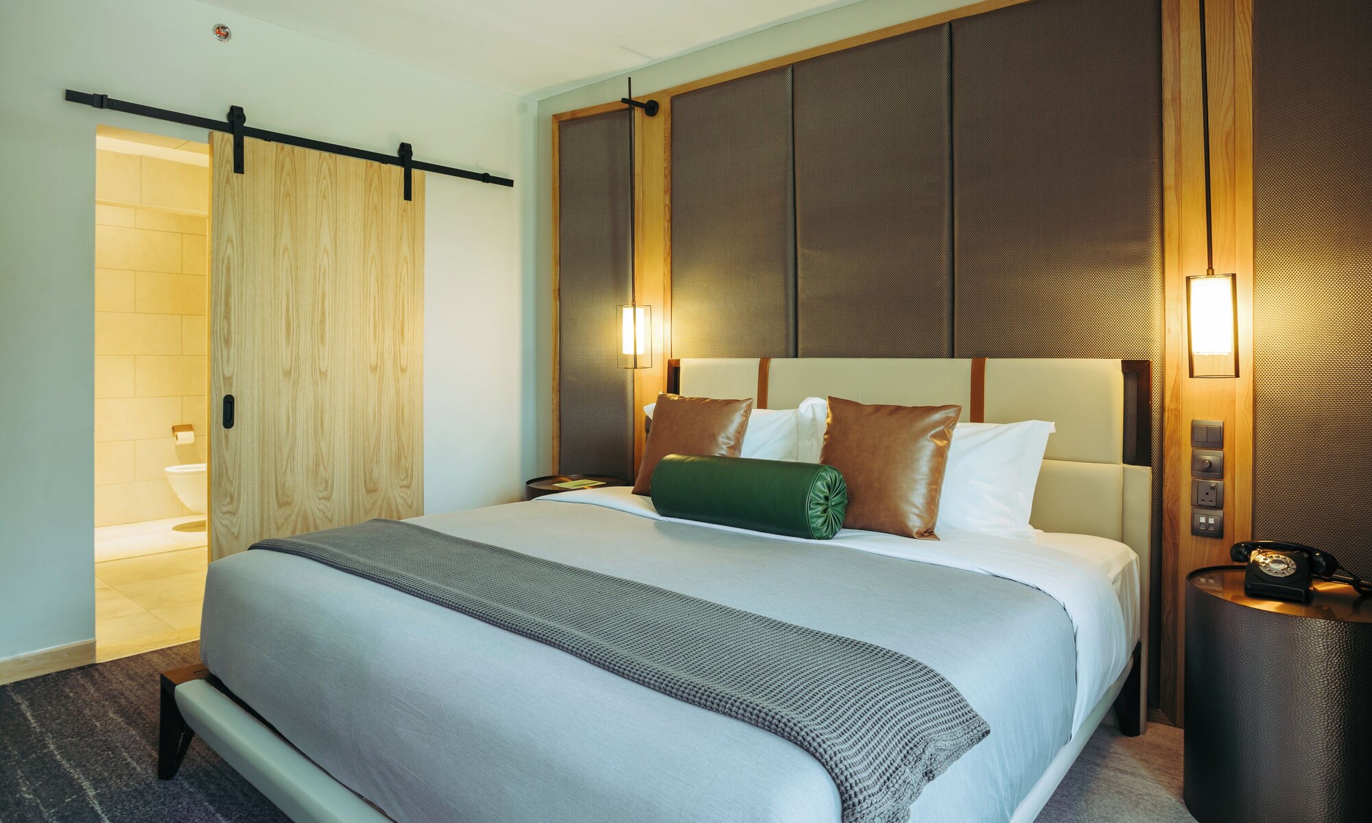 EXECUTIVE, SUITE, BALCONY