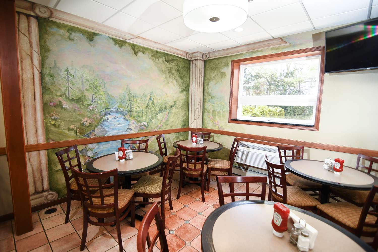 Best Western Plus Sandusky Hotel & Suites 32/35