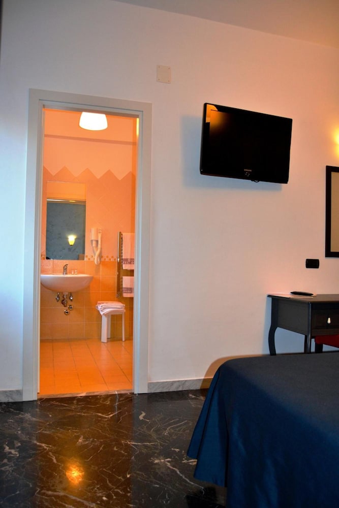 Diana Inn Accommodations 25/48