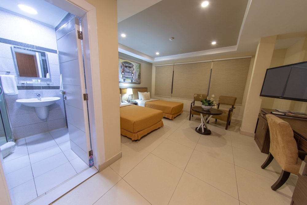 FrankieS Hotel 32/41