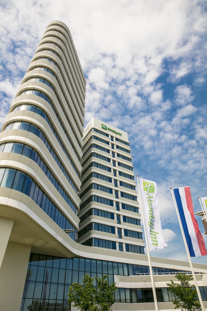HOLIDAY INN EXPRESS ARENA TOWERS in AMSTERDAM
