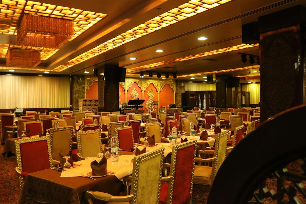 Elite Crystal Hotel 70/75