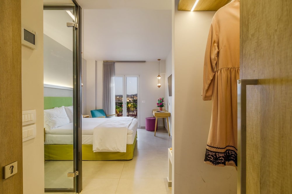 Ionian Plaza Hotel 49/50