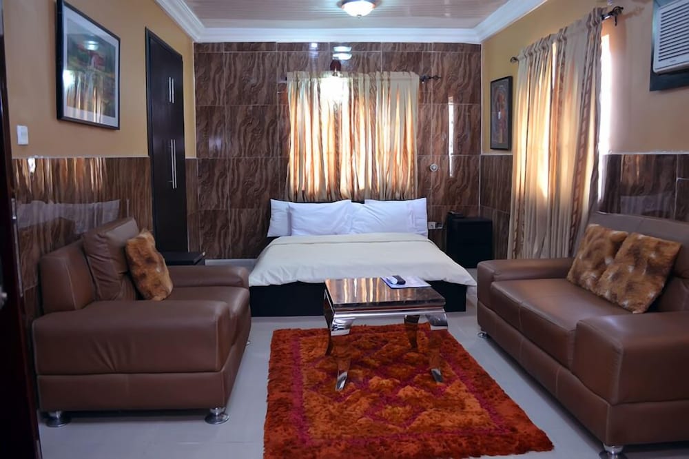 Inglesias Hotels 14/24