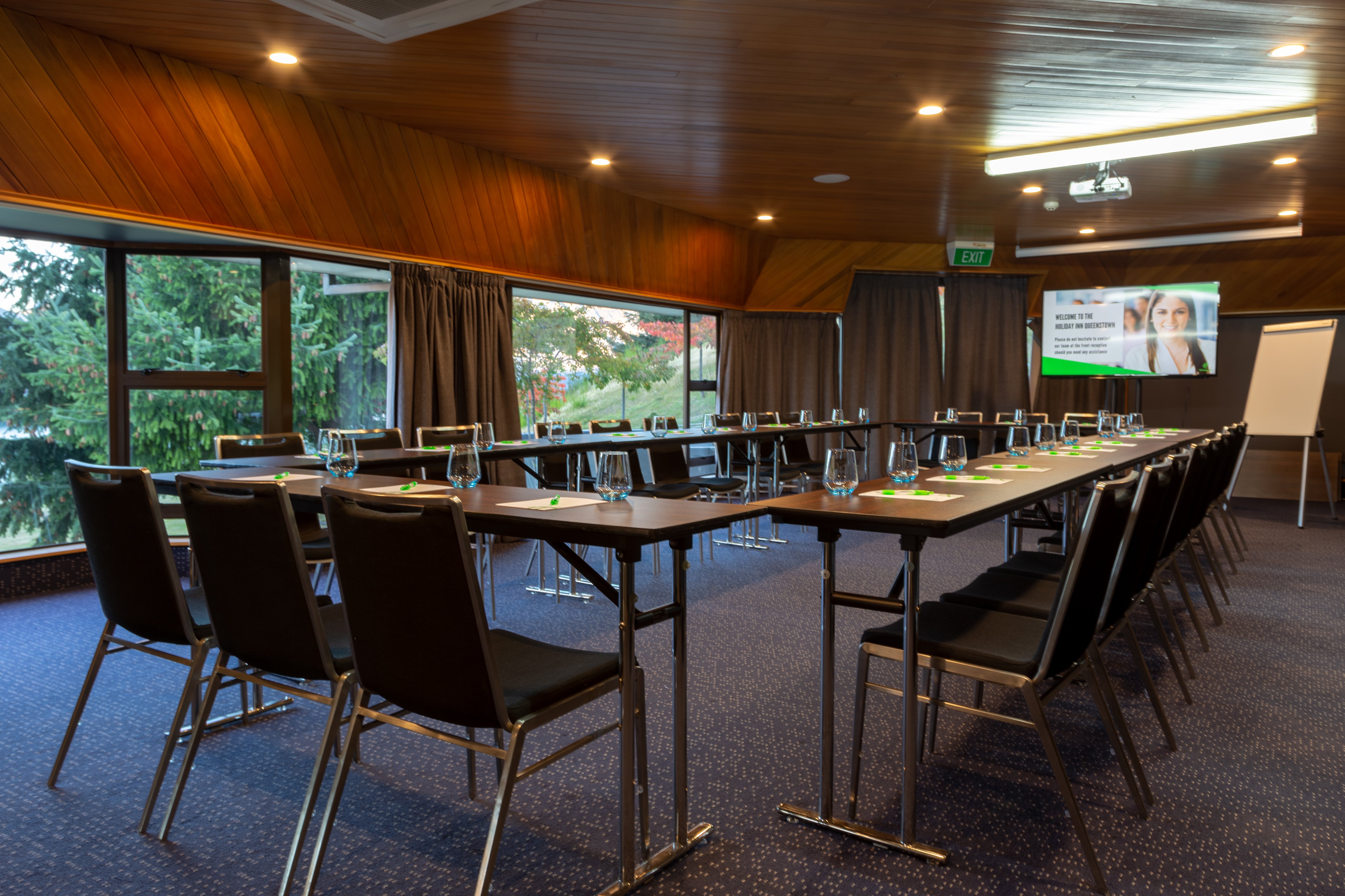 HOLIDAY INN QUEENSTOWN FRANKTON ROAD 67/76