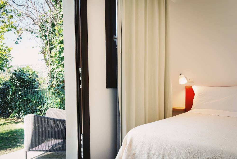 Exclusive, Queen Bed, Garden View, Garden Area