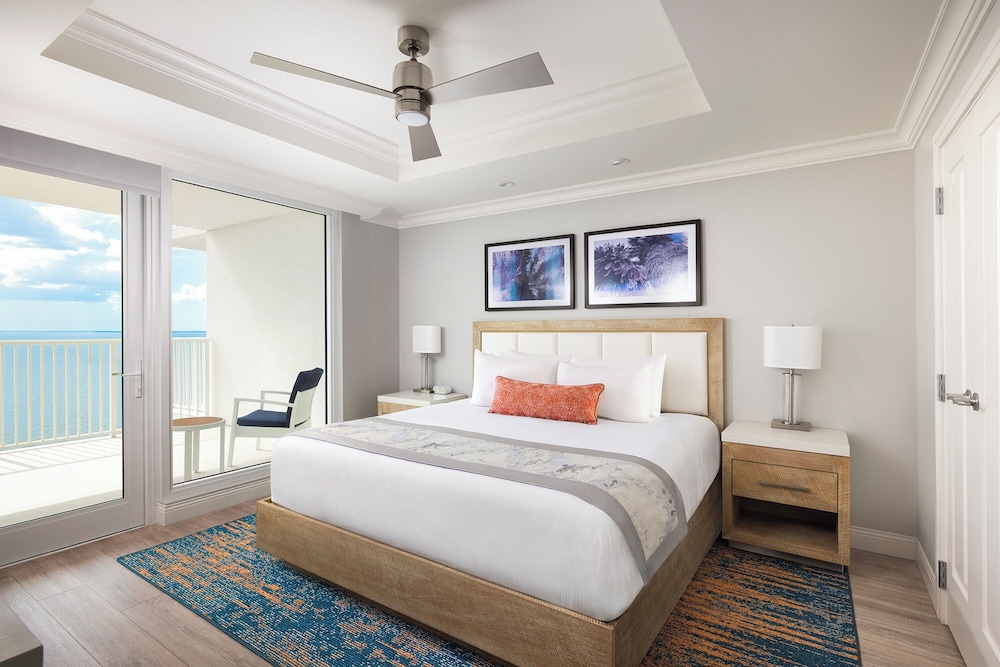 Suite, 5 King Beds, Accessible 2/5