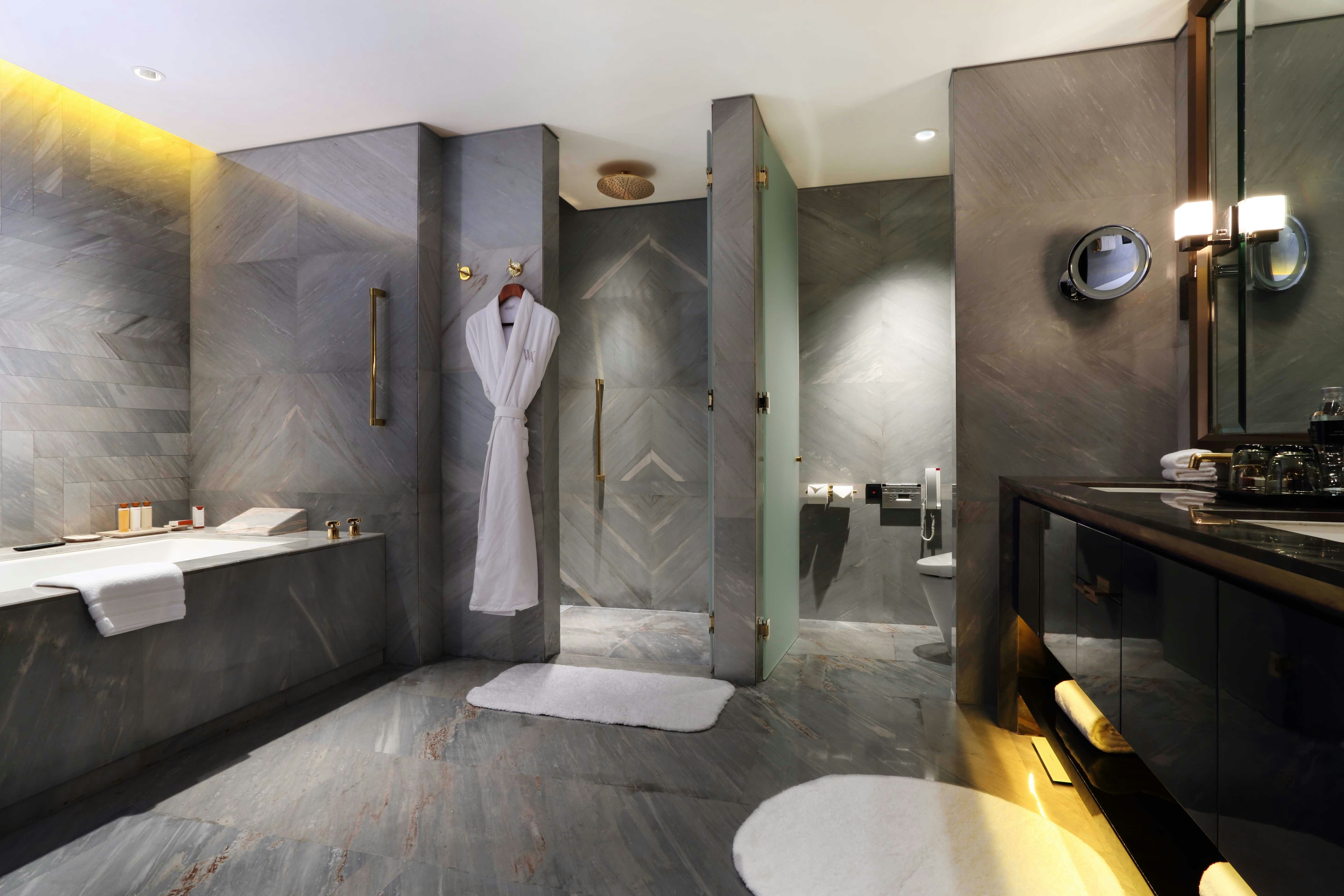 غرفة بريميير بسرير كينج بشرفة، Waldorf Astoria Beijing 2/2