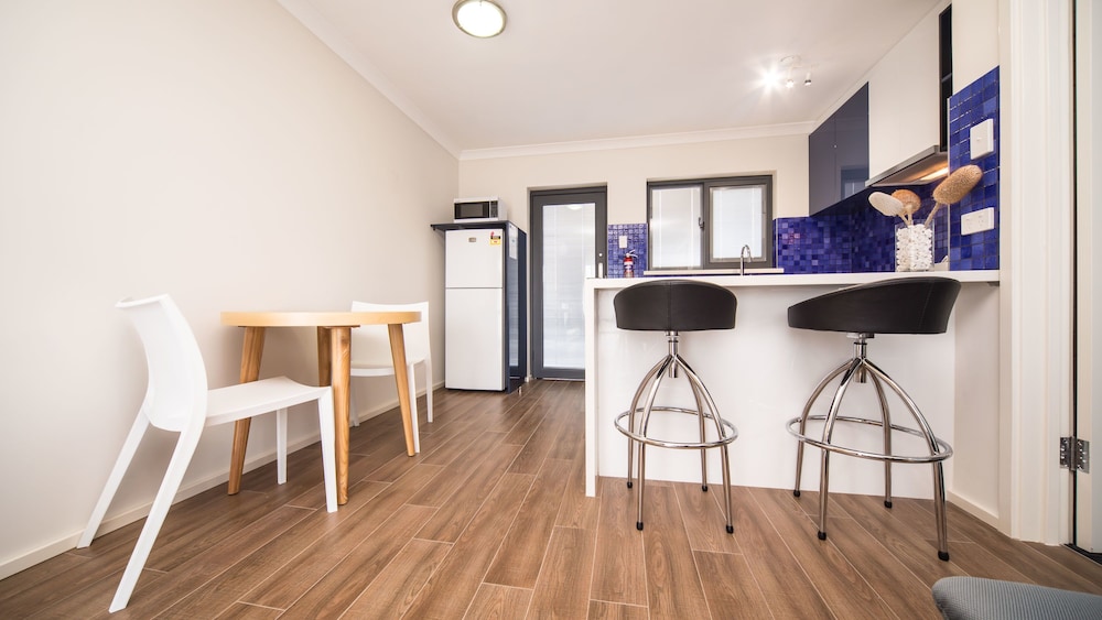 Batavia Apartment 27/38