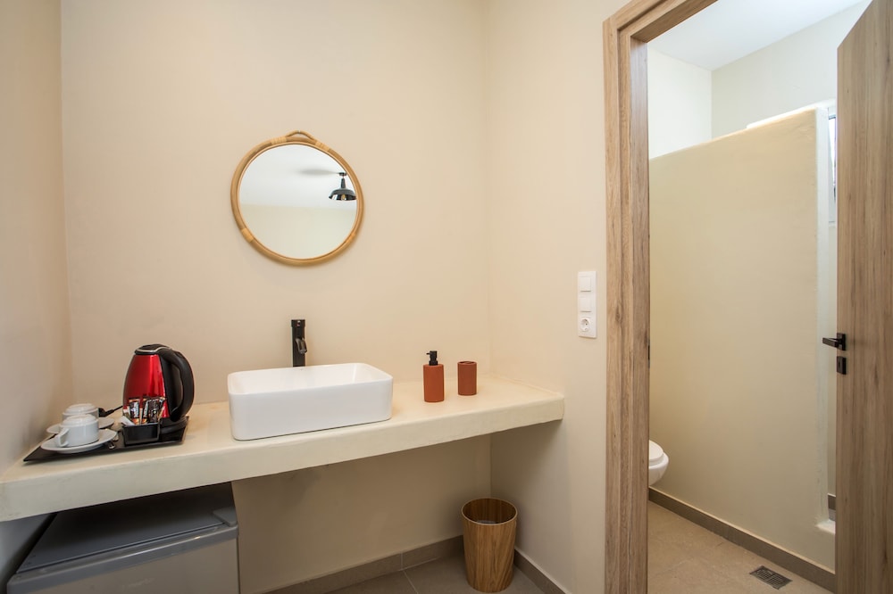 Atma Beach Rooms & Suites 24/27