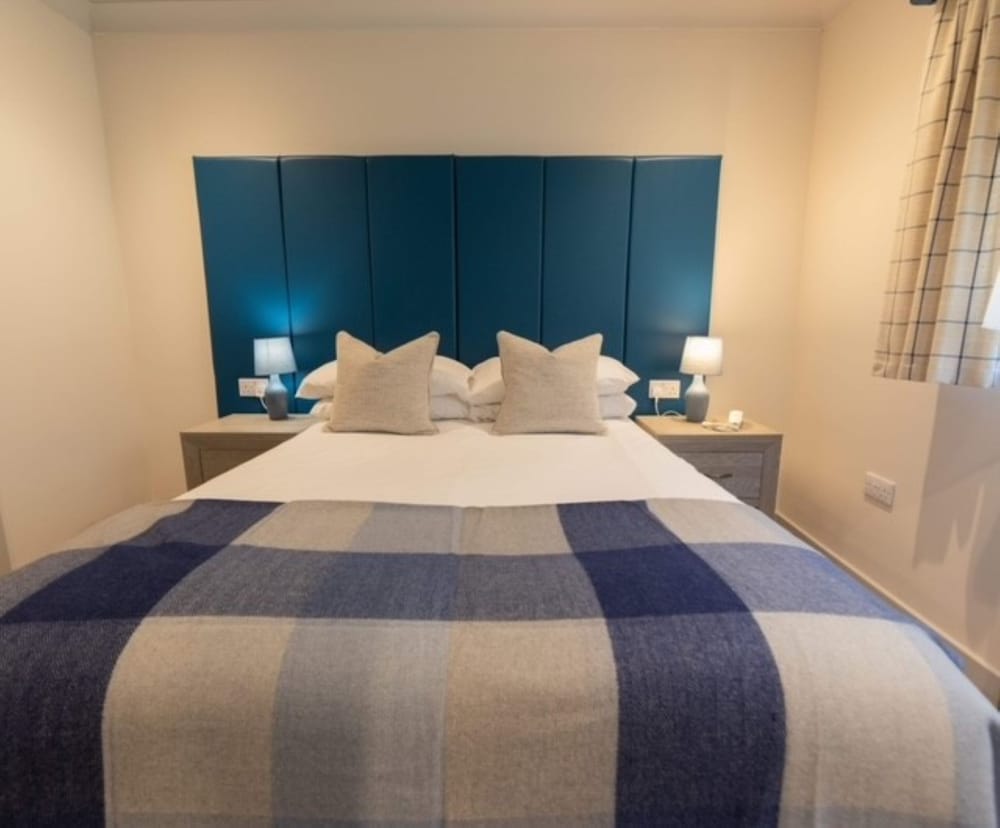 Loch Ness Clansman Hotel 16/50