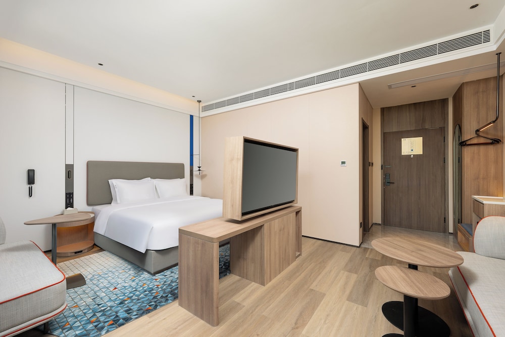 Suite, King Bed