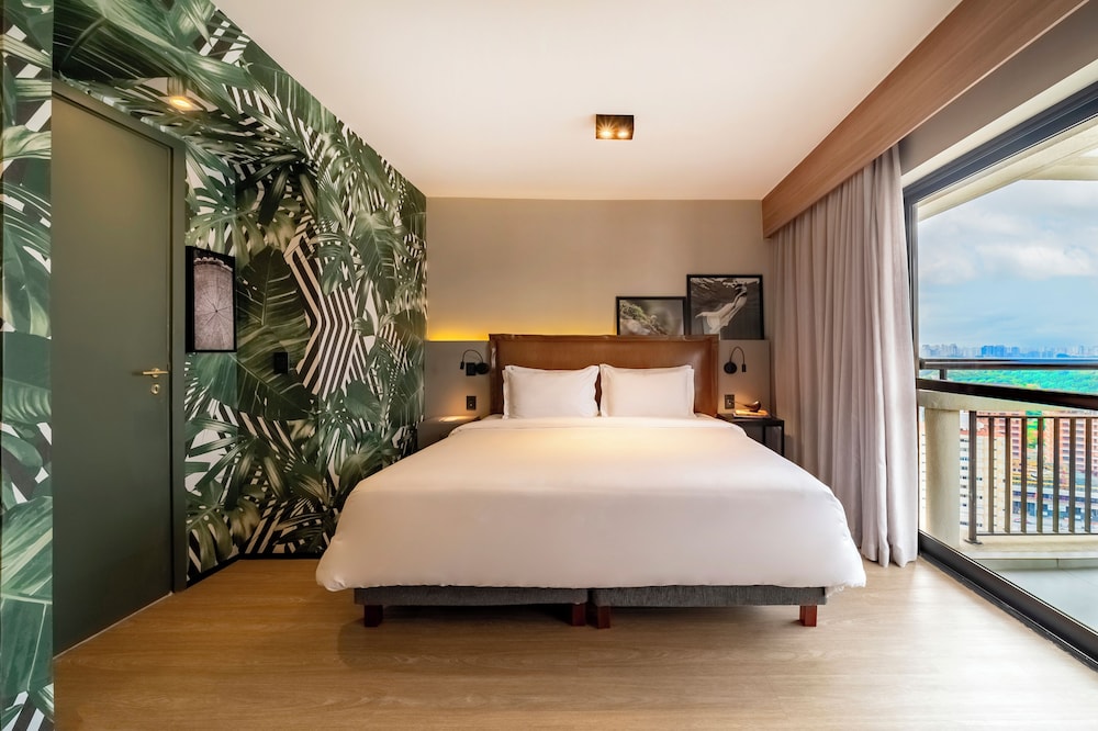 EXECUTIVE, KING BED, PARK VIEW, BALCONY
