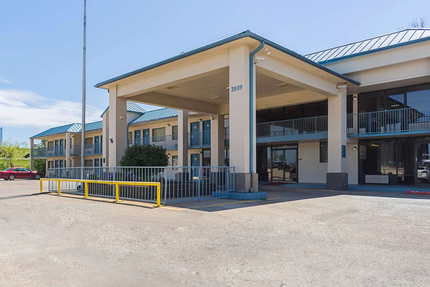 Eco Lodge Inn & Suites Bentonville near I 49 17/17