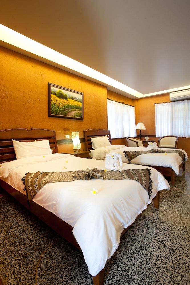 EXECUTIVE, TWIN BEDS