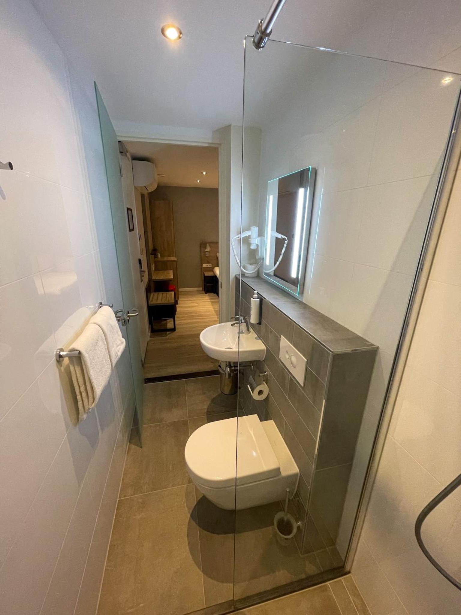 Budget, Double or Twin Bed, No Window, HOTEL JOY 7/7