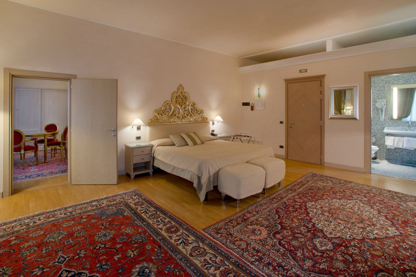 Exclusive, Suite, King Bed, Canal View