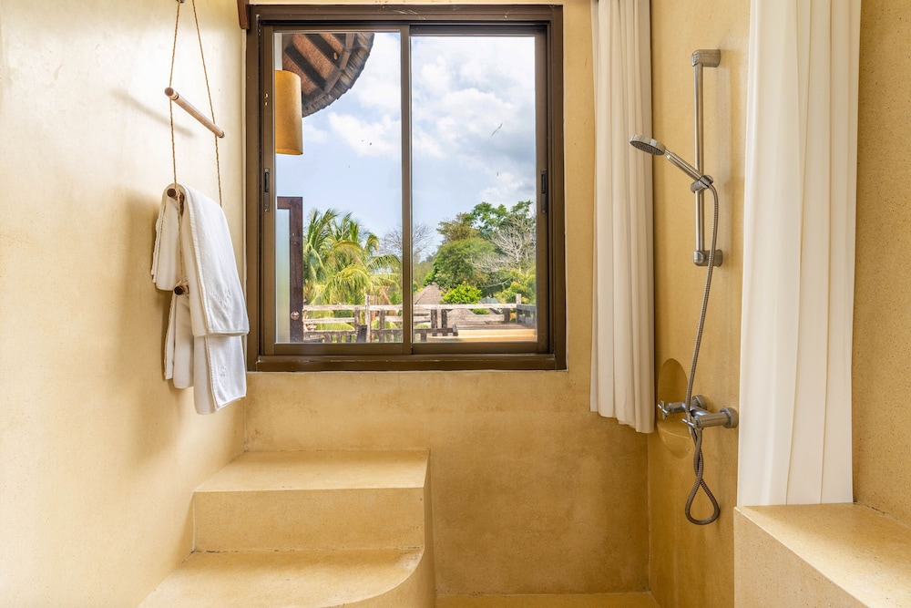 Aana Resort & Spa Koh Chang 50/50