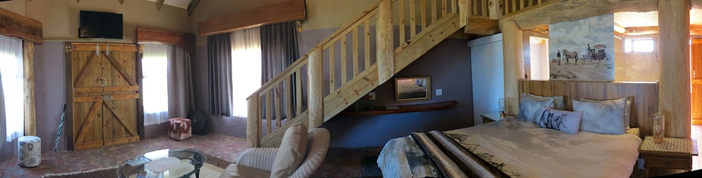 T'niqua Stable Inn 50/50