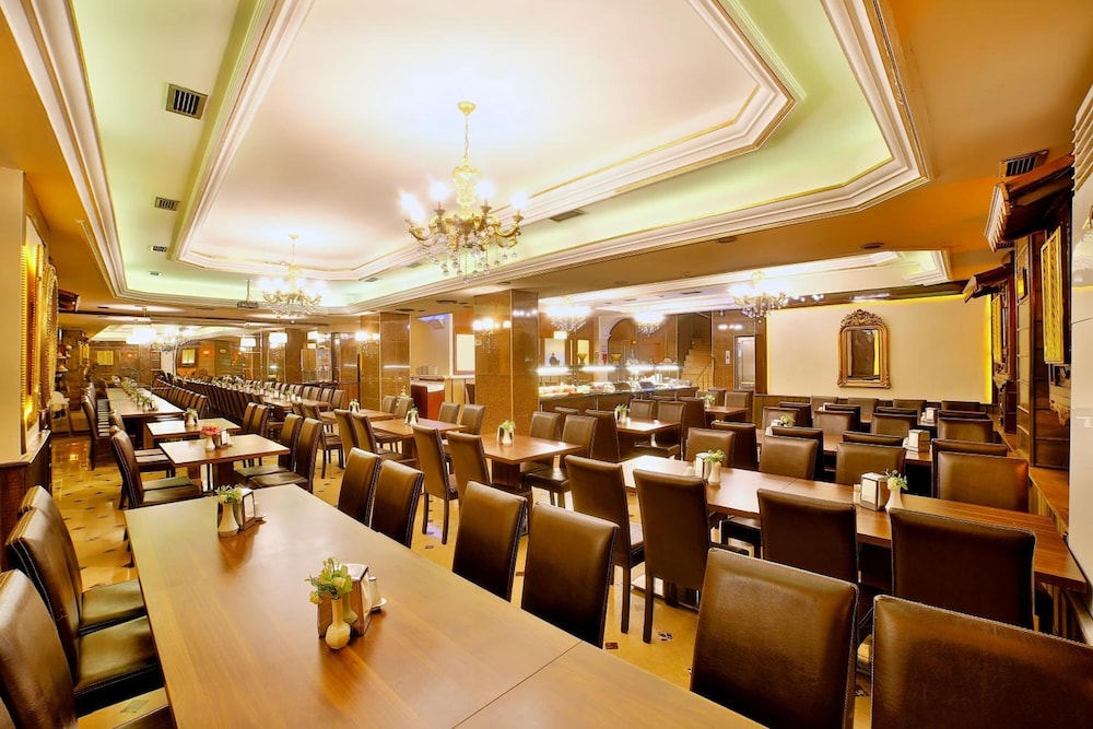 Grand Ant Hotel 33/47