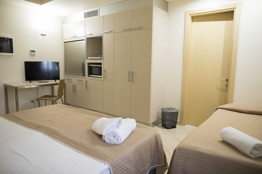 ROOM, TRIPLE