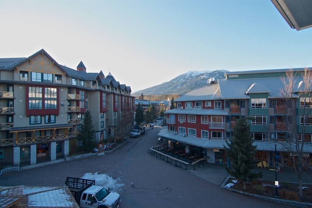 Whistler Blackcomb Vr At Town Plaza 27/28