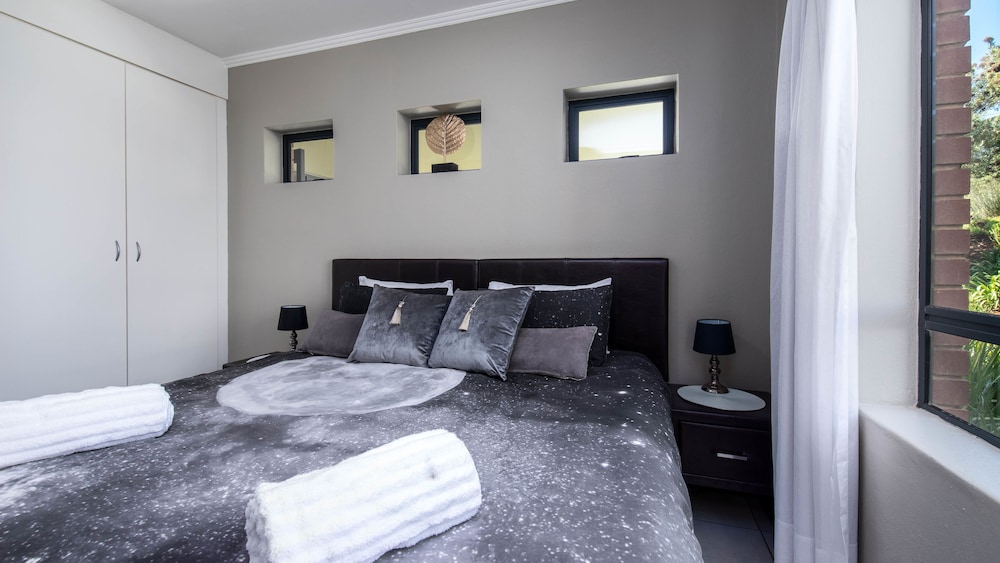 JoziStay Jackal Creek Apartments - Northriding 10/29