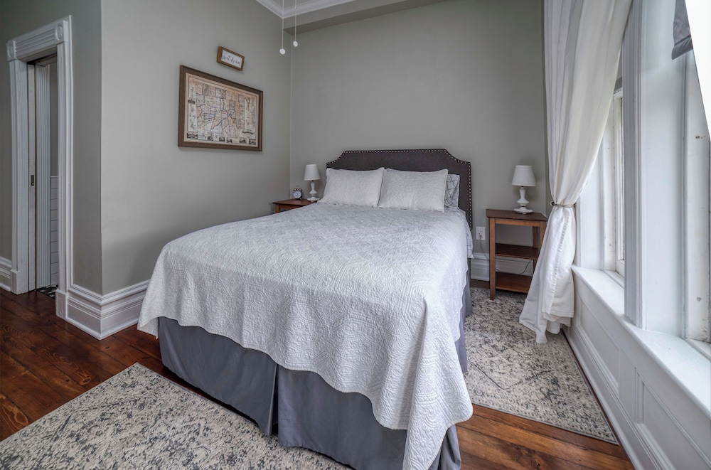 Hatch House Bed & Breakfast 12/38