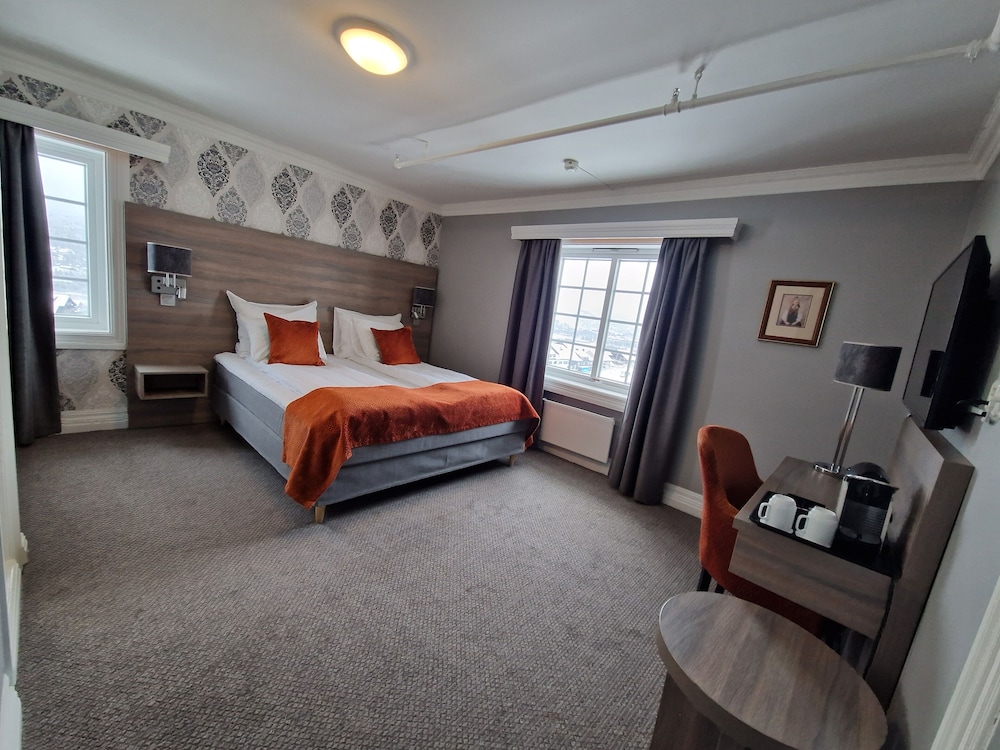 Superior, Queen Bed