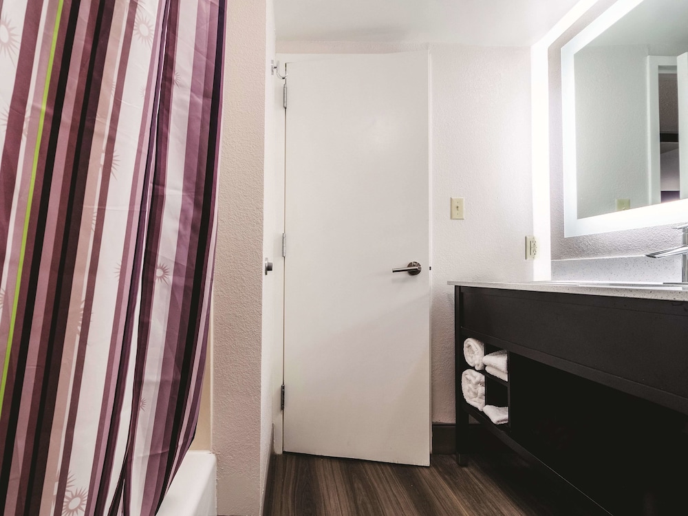 La Quinta Inn & Suites by Wyndham Myrtle Beach - N Kings Hwy 20/42