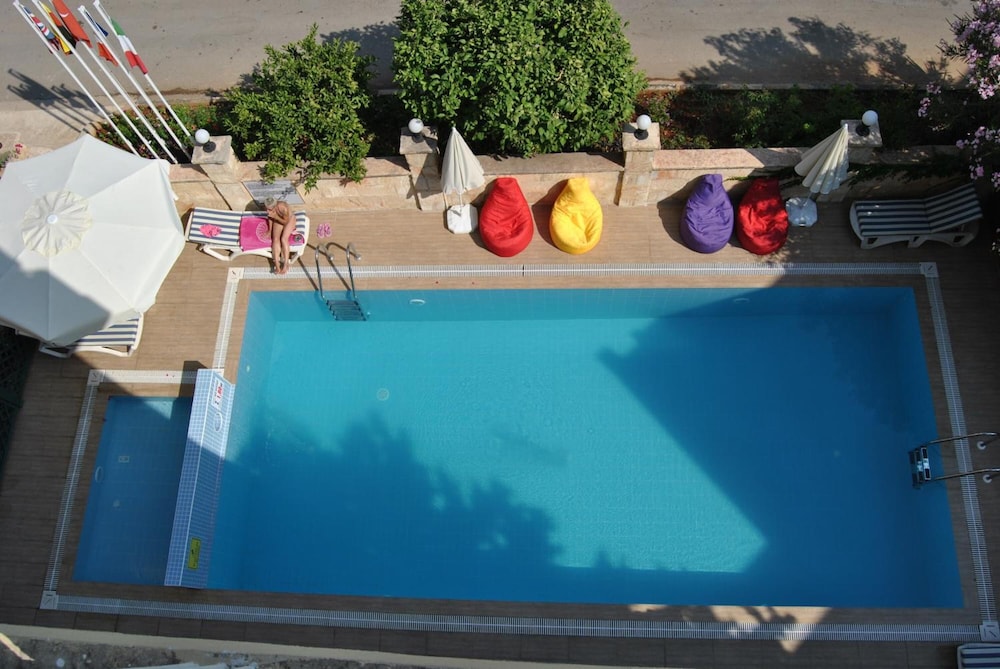 BENNA HOTEL 13/77