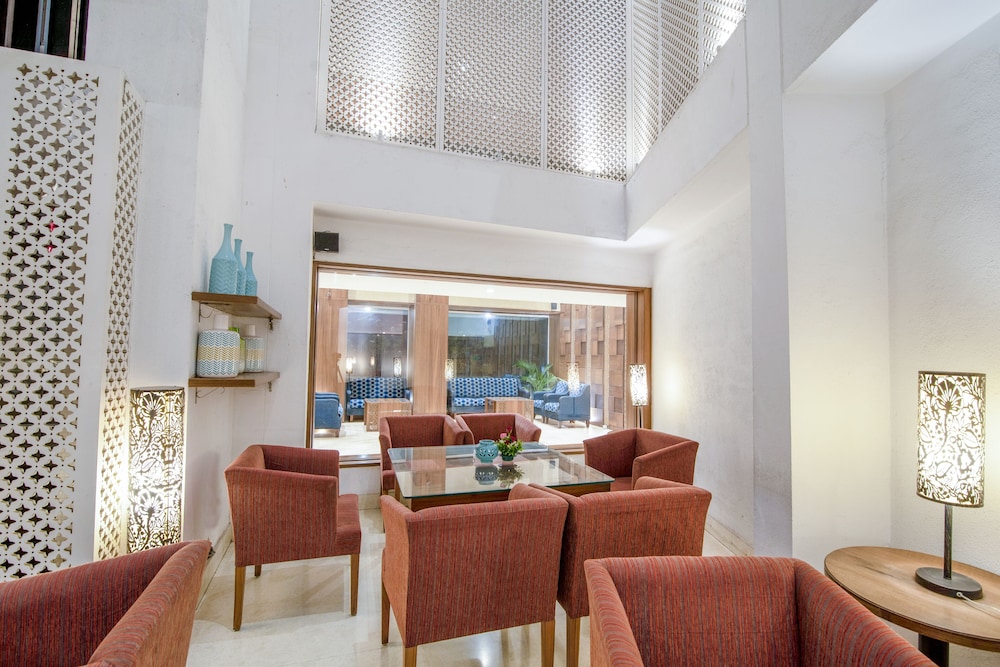 HOTEL EMERALD PARK-SHARANPUR 24/36