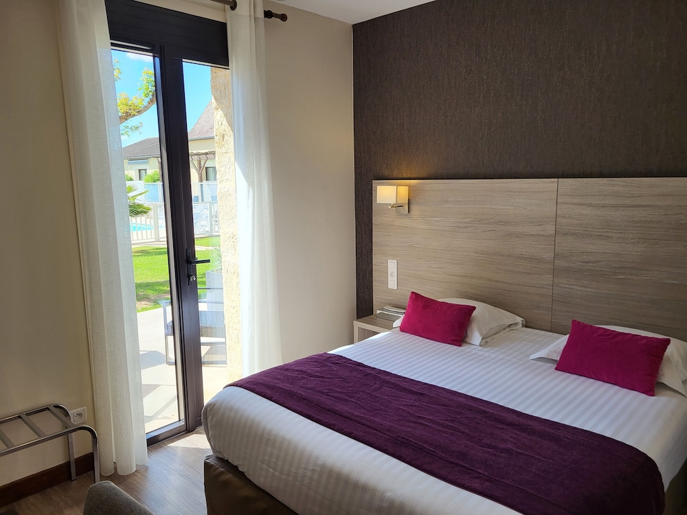 HOTEL L OUSTAL 10/50