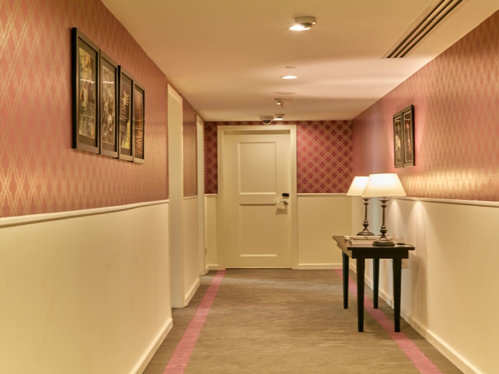 THE WAVERLY HOTEL & RESIDENCES 5/57