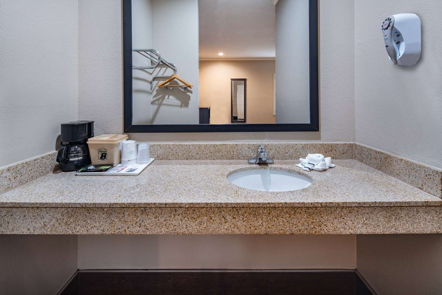 Super 8 By Wyndham North Hollywood 26/29