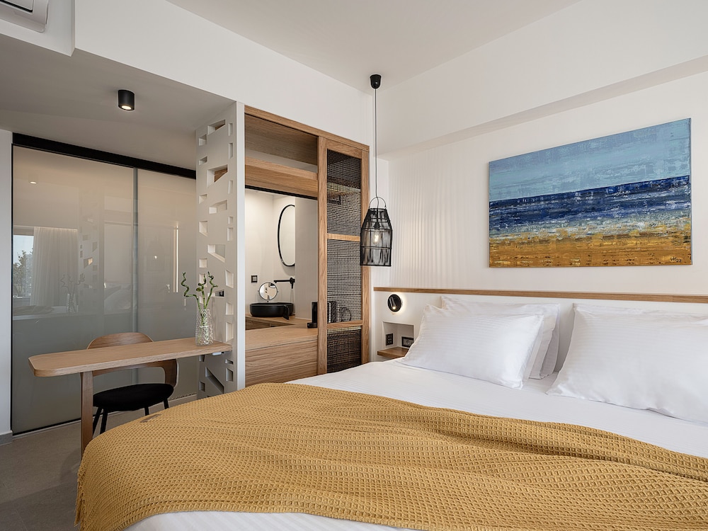Calla Luxury Seafront Suites 6/50