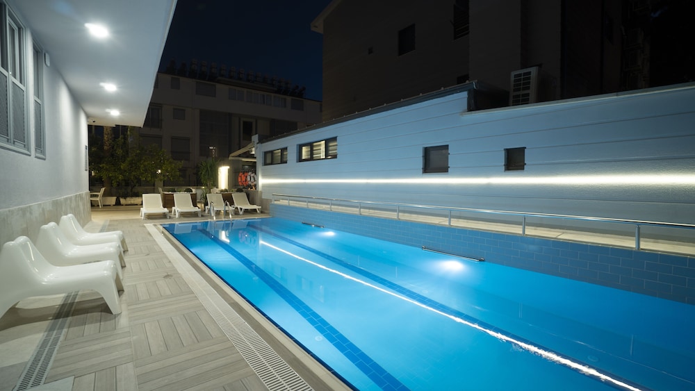 Opera Suites 17/50