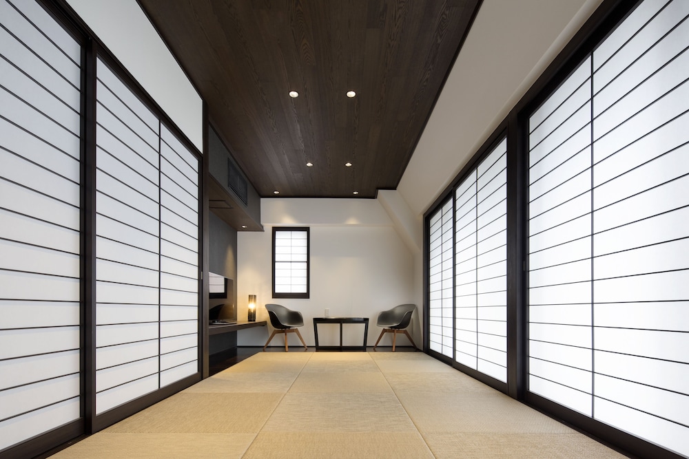 Shinjuku City Hotel N U T S 34/66