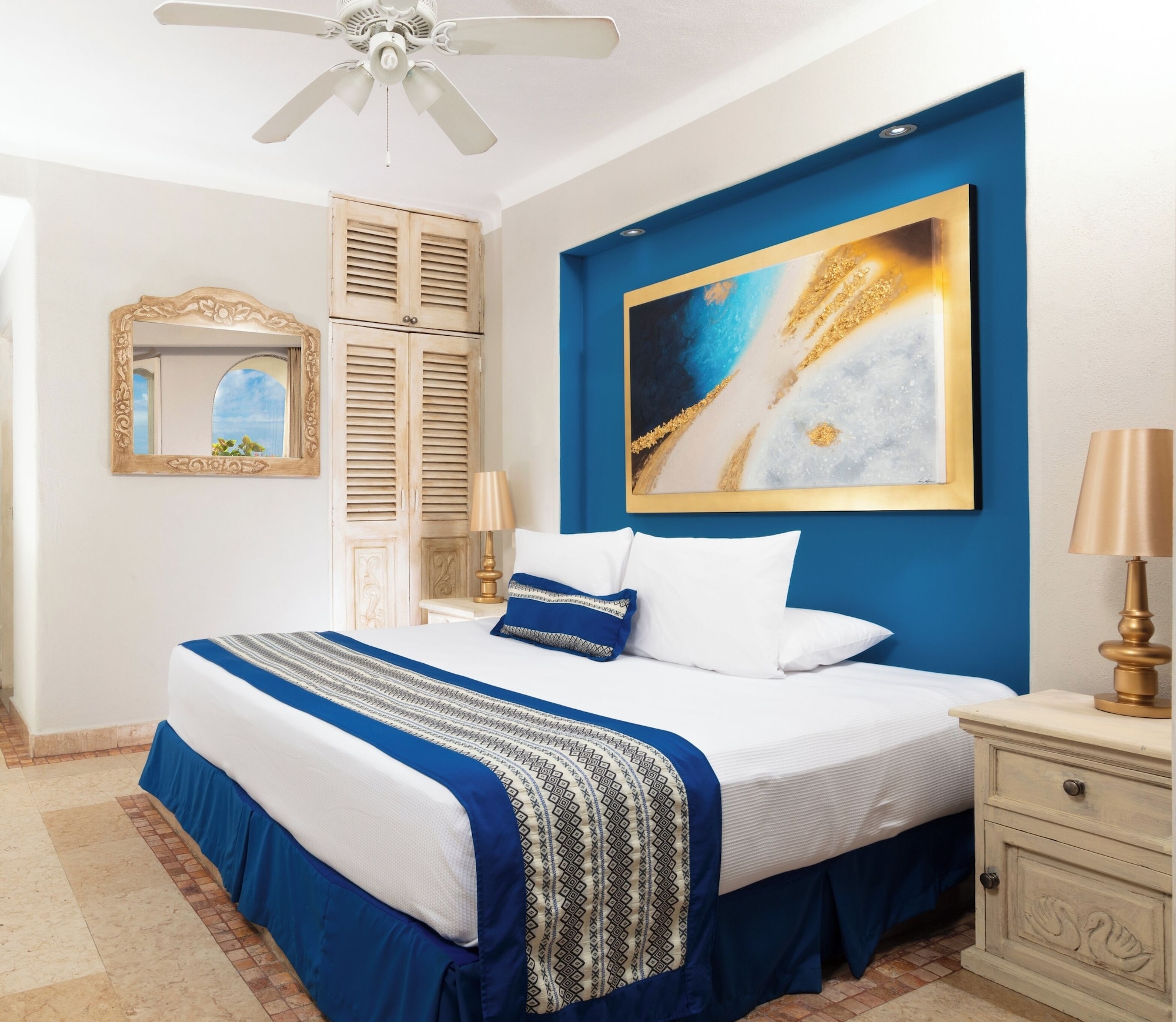 PARADISE, PENTHOUSE, KING BED