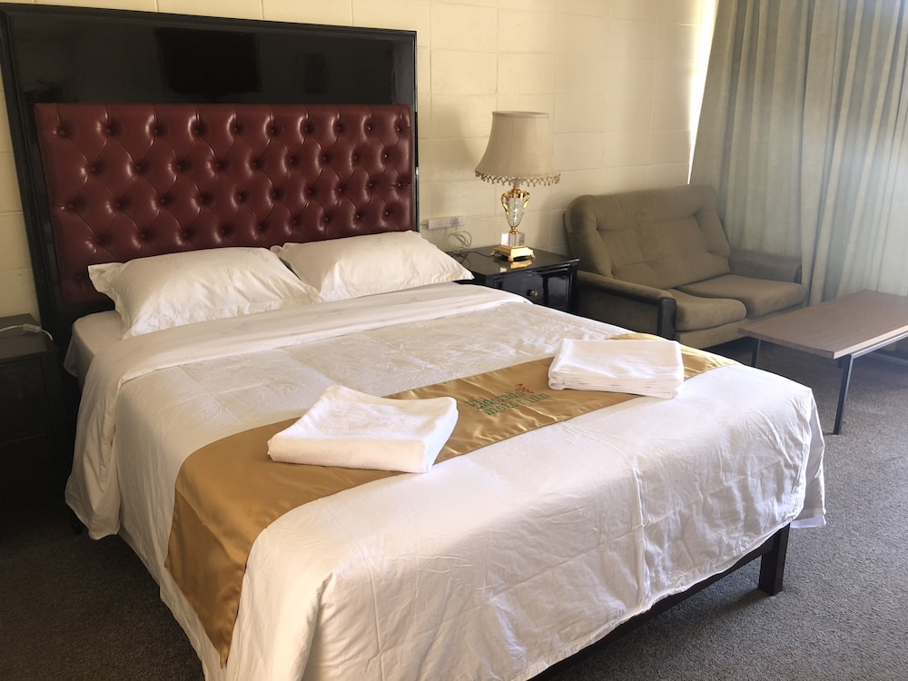INLAND OASIS MOTEL 8/68