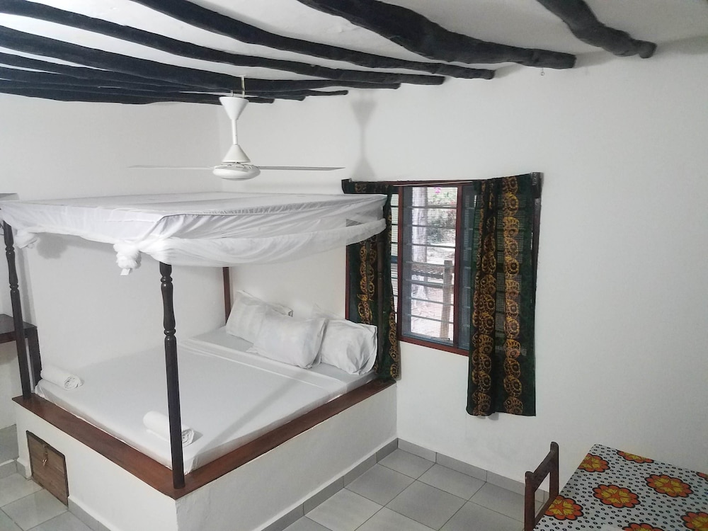 Baraka Aquarium Bungalows 10/42