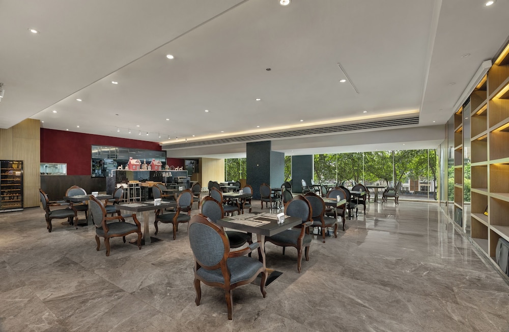 Rhombus Park Aura Chengdu Hotel 53/68