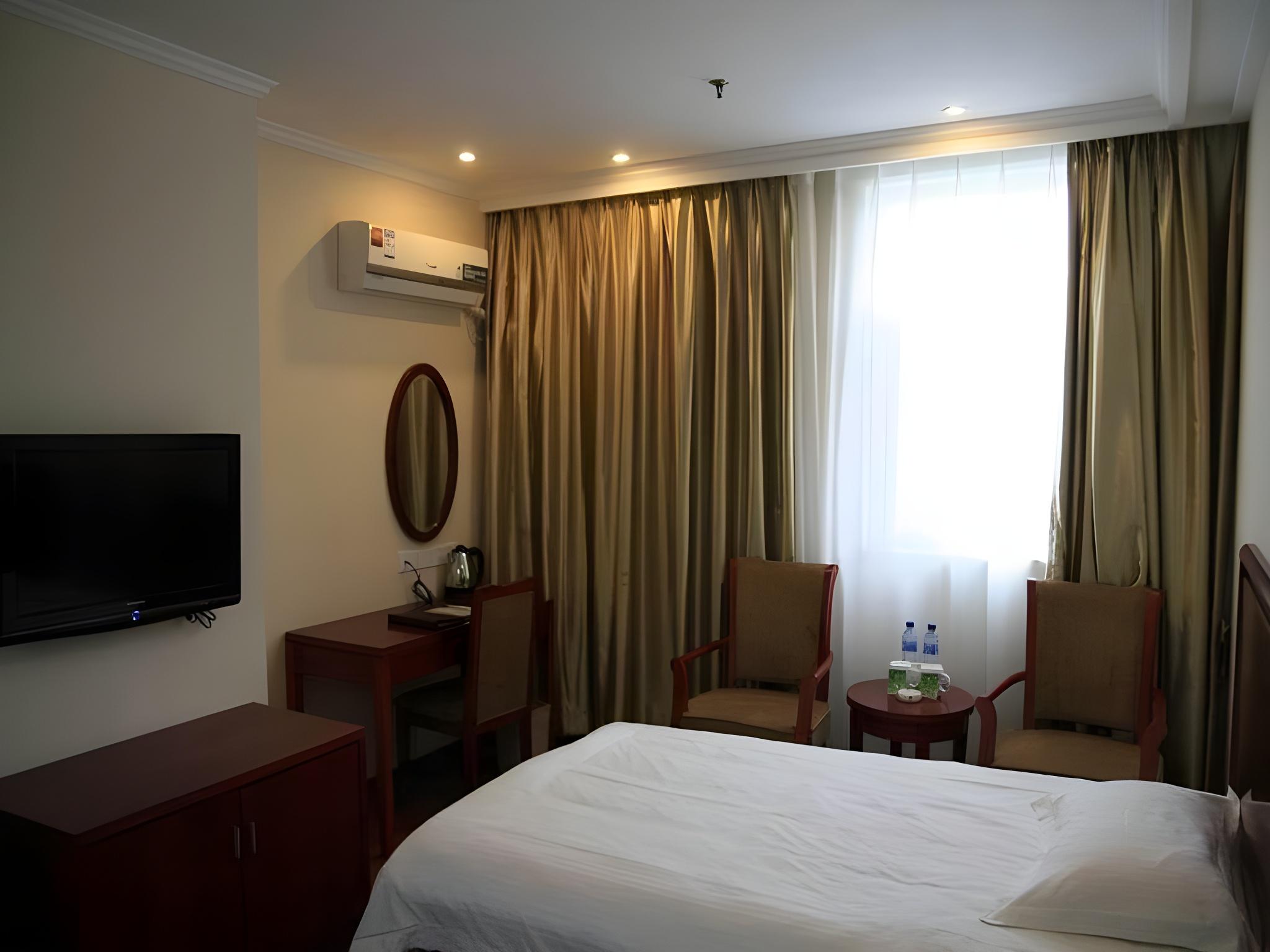 غرفة بسرير كينج، Greentree Inn Suzhou Taicang Baolong Square Express Hotel 2/2